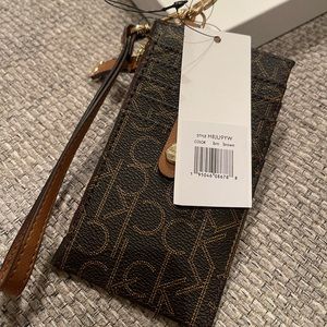 New Calvin Klein
Women's Brown Monogram Logo Zip Card Case